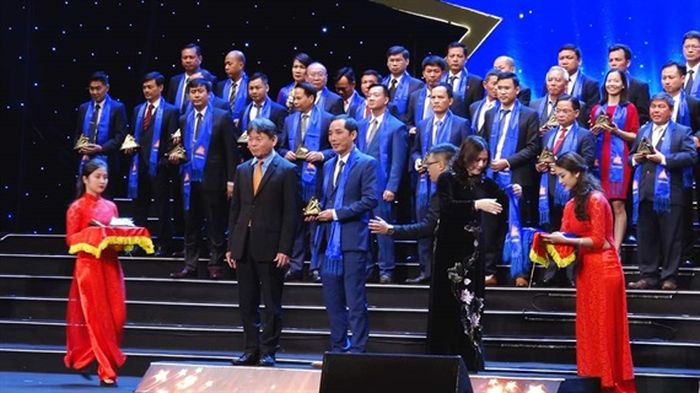 Phân bón Agrilong đón nhận giải thưởng Sao Vàng Đất Việt 2018